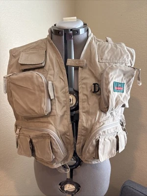 Redington Fly Fishing Vest AdultS/M Mesh Utility Pockets Outdoors Khaki EUC - Image 1 of 4