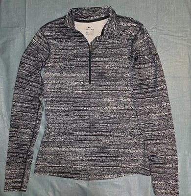 Pullover Nike para mujer mediano Dri-fit para correr gris negro blanco estampado cuarto cremallera Foto 1 de 4