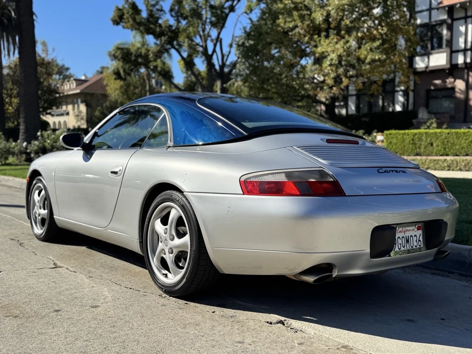 Porsche 911 Carrera 1999 Foto 1 de 4