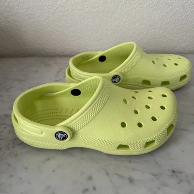 Zuecos clásicos Crocs Chartreuse sandalias cómodas sin cordones ligeras juveniles talla J4 Foto 1 de 4