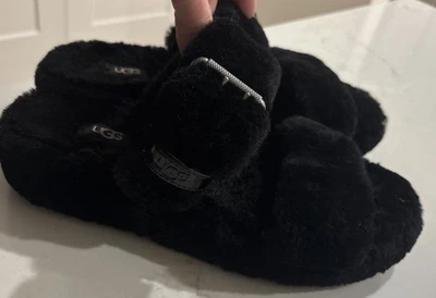 Sandalias de mujer UGG FUZZ YEAH de piel de oveja negras talla 7 Foto 1 de 4