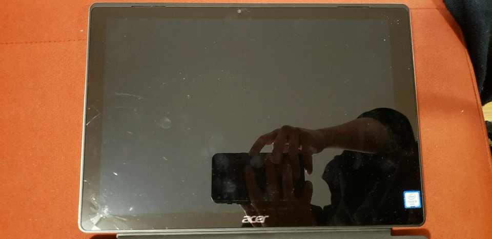 Acer Switch Alpha 12 SA5-271P; i3-6100U 2.3 G; 4GRAM; 128 Gb SSD - Image 1 of 3