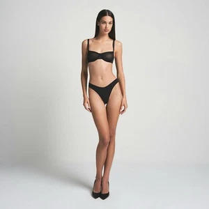 NWT Skims No Show Molded Unlined Balconette BR-UWR-2054 Onyx 32C - Picture 1 of 3