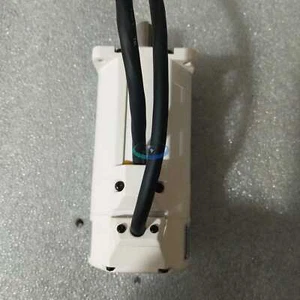 ONE Panasonic servo motor MSMA042T1E2 - Picture 1 of 2