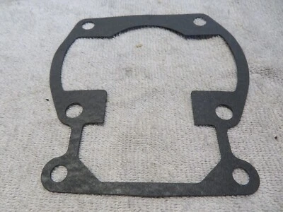 Suzuki NOS OEM PE250 DS250 TS250 1977-1981 Base Gasket 11241-41100 Foto 1 de 3