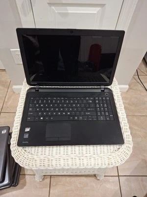 TOSHIBA Satellite C55D-A5163 AMD E1-2100 APU with Radeon HD Graphics @ 1.00GHz - Image 1 of 4