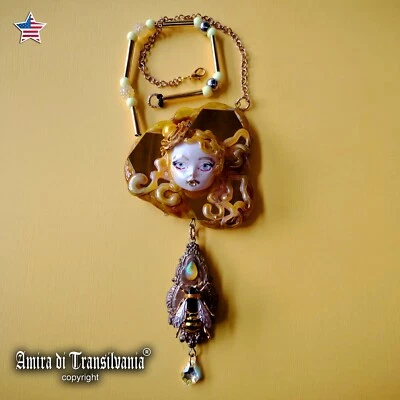 Joyería Collar Colgante Nido de Abeja Miel Belle Epoque Joyería Vintage Cabeza de Muñeca Foto 1 de 4