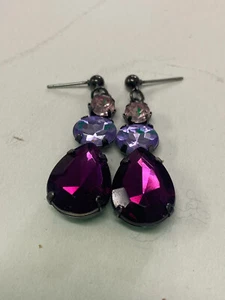 Ohrringe Lila Hänger/ Stecker funkelnde Steine gebraucht 3,5cm lang. - Bild 1 von 2