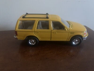 Welly  No. 9874 Ford 98 Expedition Scale 1/32 - Image 1 of 4