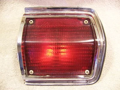 Plymouth Fury Wagon 1965 conjunto de luces traseras diestras Fury II 2449676 Foto 1 de 4