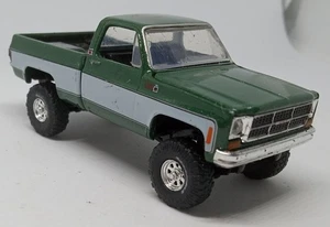 Castline Forest Green '76 GMC Sierra Grande Pickup 4 x 4 pressofuso sfuso 1:64 2020 - Foto 1 di 6