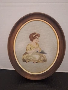 Vintage gerahmt Handarbeit fertig Nadelspitze Kreuzstich junges Mädchen ovaler Rahmen - Bild 1 von 4