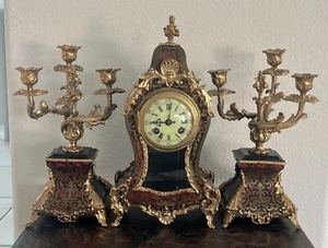 Antike Louis XV Kaminuhr & 2 Kandelaber handbemalt Holz und Bronze - Bild 1 von 24