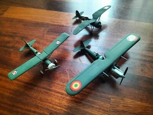 1/72 lotto di 24 AEREI WWII e MODERNI (costruiti per ricambi o ripristino) - Foto 1 di 9