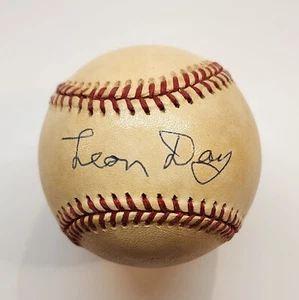 LEON DAY SIGNED / HANDSIGNIERT BASEBALL / HALL OF FAME NEGRO LEAGUE - Bild 1 von 3