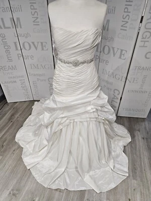 Alfred angelo wedding dress size 12.  HALF PRICE!!!! ALL MUST GO !!!! - Image 1 of 4