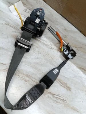 Used Front Left Seat Belt Front fits: 2016 Kia Cadenza driver retractor Front Le - Image 1 of 4