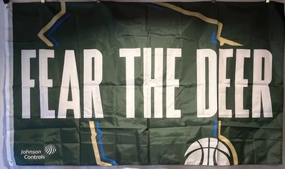 Milwaukee Bucks “Fear the Deer” 60x35 Bandera Johnson Controls Fan Give Away Usado en Excelente Condición Foto 1 de 4