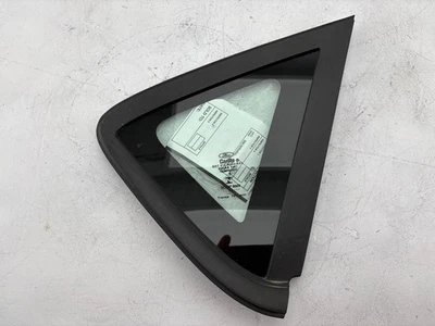 2011-19 Ford Fiesta Hatchback vidro traseiro direito passageiro lateral quarto janela fabricante de equipamento original - Imagem 1 de 4