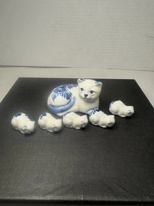 Statuine porcellana rana gatto e gattini blu e bianco stile Delft miniatura - Foto 1 di 5