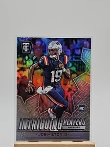 2024 Totally Certified Joe Milton III #19 Intriguing Players Rookie - Imagen 1 de 2