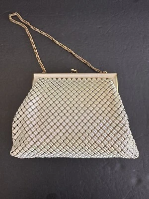 Bolsa de noite Whiting & Davis malha branca bolsa moeda Kiss-lock vintage cintilante - Imagem 1 de 4