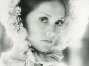 ISABELLE HUPPERT LA DAME AUX CAMELIAS 1981 PHOTO ORIGINAL  #8 - Picture 1 of 1