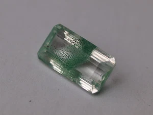 Quarz mit Actionid facettiert Rechteck 8,59 ct grün 6,5 x 9,4 x 17 mm - Picture 1 of 3