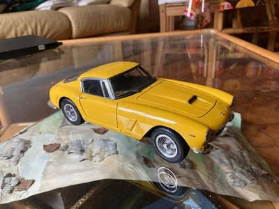 CMC 1/18 FERRARI 250 GT BERLINETTA PASSO CORTO (SWB) GIALLA Aperta solo per foto - Immagine 1 di 3
