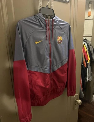 巴塞罗那足球俱乐部耐克风衣连帽衫青少年 M Dri Fit 全拉链 — 第 1/3 张图片