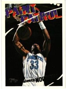 1994-95 - Topps # 104 - Patrulla de pintura - Alonzo Mourning - Charlotte Hornets - Imagen 1 de 2