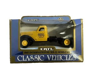 Ertl Classic Vehicles 1947 International KB-12 Semi-Cab (Crouse Cartage Company) - Picture 1 of 2