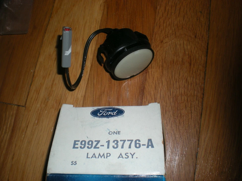 NOS 1987-1994 Ford Aerostar Courtesy Lamp E99Z-13776-A - Image 1 of 1