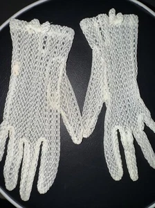 Vintage 50s Lace Ivory Nylon Wrist Gloves - Picture 1 of 4