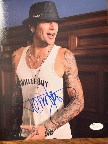 8x10 Tommy Lee Autograph JSA Certified Cover