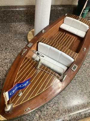 Dumas Boats 1947 Chris-Craft barco utilitario, caoba, completo con potencia de radiocontrol Foto 1 de 4