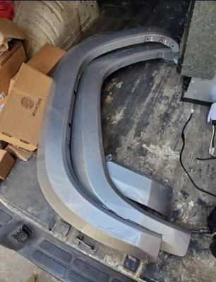 Toyota Tacoma 2016 a 2023 guardabarros llamaradas OEM Foto 1 de 4