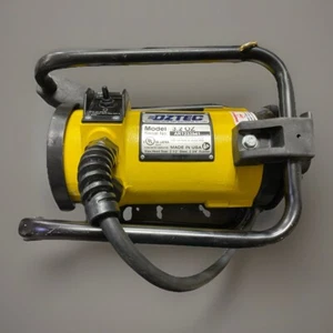 Vibratore per calcestruzzo Oztec 3,2 OZ motore elettrico (NO FRUSTA) 15 Ampere spina di blocco - Foto 1 di 5