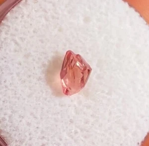 Gem Rhodochrosite Floater Crystal Specimen - 0.7ct - 7mm South Africa - Picture 1 of 1