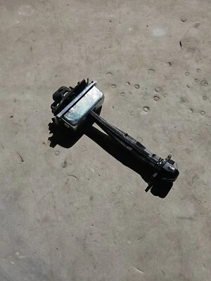 2015-2022 Chevrolet Colorado GMC Canyon Door Check 23360940 - Изображение 1 из 4