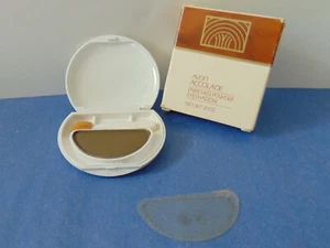 Vintage Avon Accolade Enriched Powder Eye Shadow Rich Olive 1982 - Imagen 1 de 3