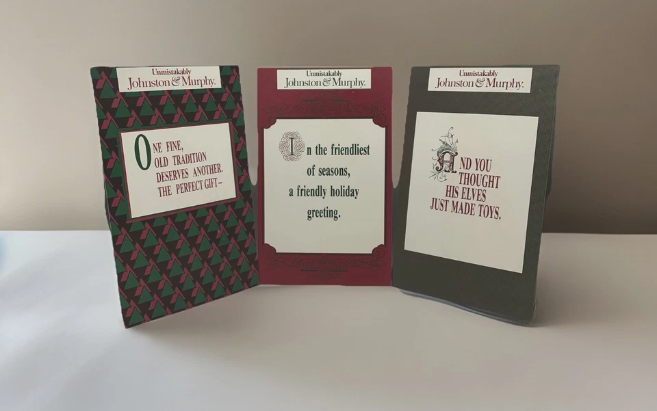 Tablero de carteles navideños Johnson & Murphy colgante en encimera o pared. Lote de 3 Foto 1 de 4