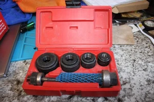Dobladora mecánica Gardner KOM-50125 K.O. Juego de punzones • 1/2"- 1 1/4" - Imagen 1 de 4