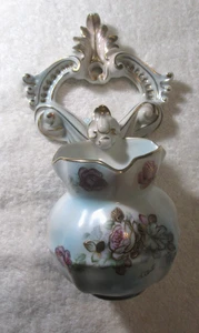 Vintage Porcelain Holy Water Wall Font Ornate Floral Decorated Crossed Arrows - Picture 1 of 10
