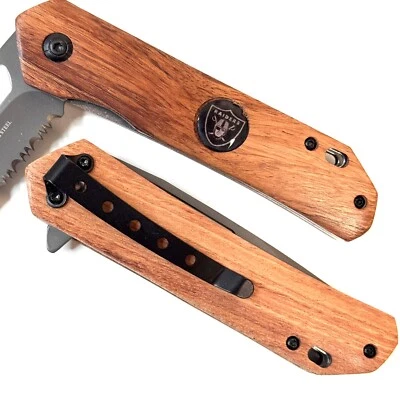 Navaja de bolsillo plegable asistida por resorte con mango Raiders de 8" Foto 1 de 4