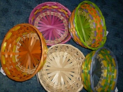 Korb Osterkorb Bastkorb Maße: 22x22x6,5 cm verschiedene Farben Ostergras NEU  - Bild 1 von 4