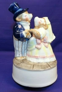 VINTAGE OTAGIRI MUSIC BOX BEAR BRIDE & GROOM WEDDING BOX WIND BENEATH MY WINGS - Picture 1 of 6