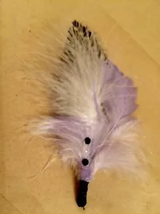 Pretty Feather Brooch /pin With Diamanté . Jacket Hat Decoration Buttonhole - Picture 1 of 1