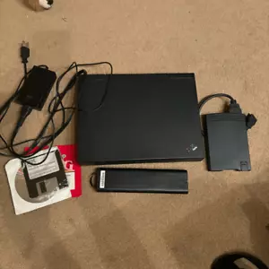 Computer Portatile IBM 310ED ThinkPad con Dischi e Accessori *Funziona, Leggi* - Foto 1 di 16