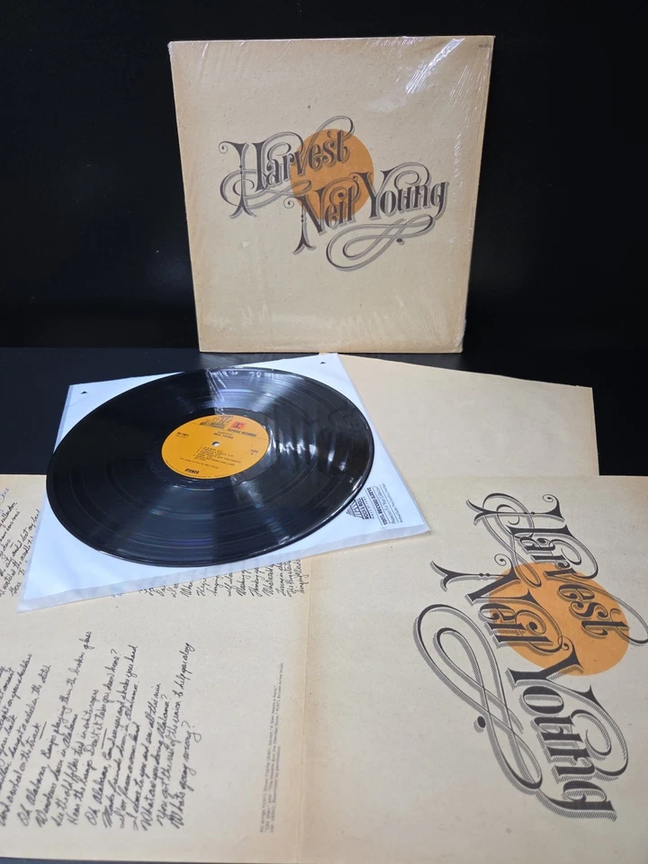Neil Young Harvest Lp Vinyl 1972 1st 'Sterling' Press Shrink/All Inserts EX/EX Foto 1 de 4